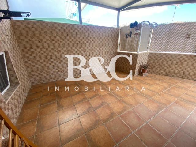 Dúplex con piscina comunitaria, garaje privado y vistas al mar. photo 0