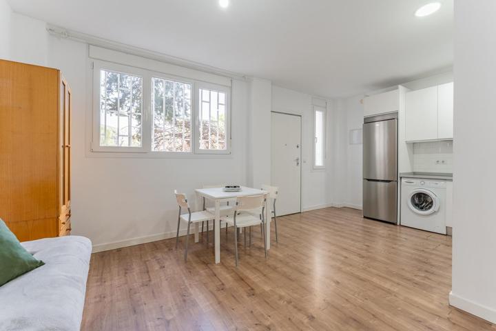 ¡Oportunidad! Vivienda reformada con entrada independiente y trastero incluido photo 0