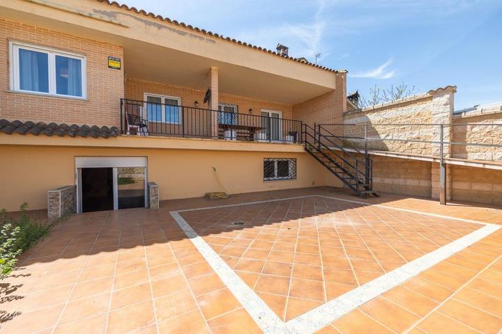 Chalet Adosado en Burguillos de Toledo – Espacio, Comodidad y Adaptabilidad photo 0
