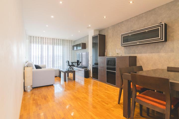 Piso de tres habitaciones con grandes vistas. photo 0