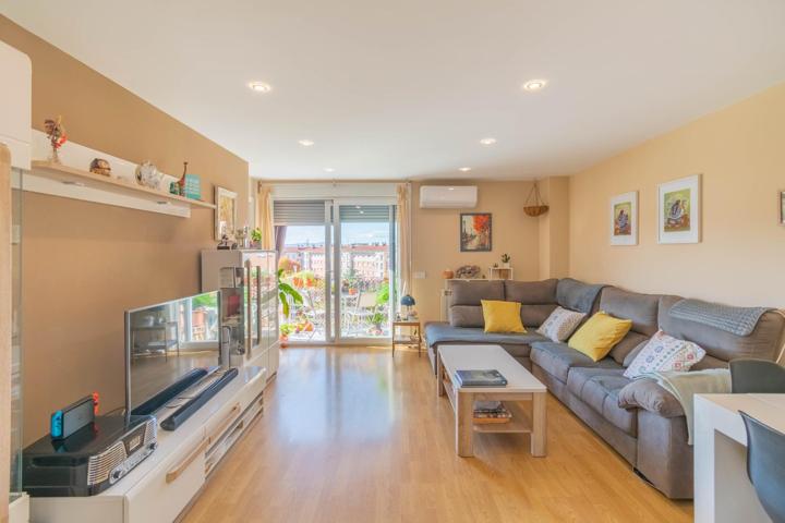 Vivienda 3h,2b, g+t, reformada integralmente, luminosa y con garaje, trastero y terraza — lista para entrar a vivir en Rochapea photo 0