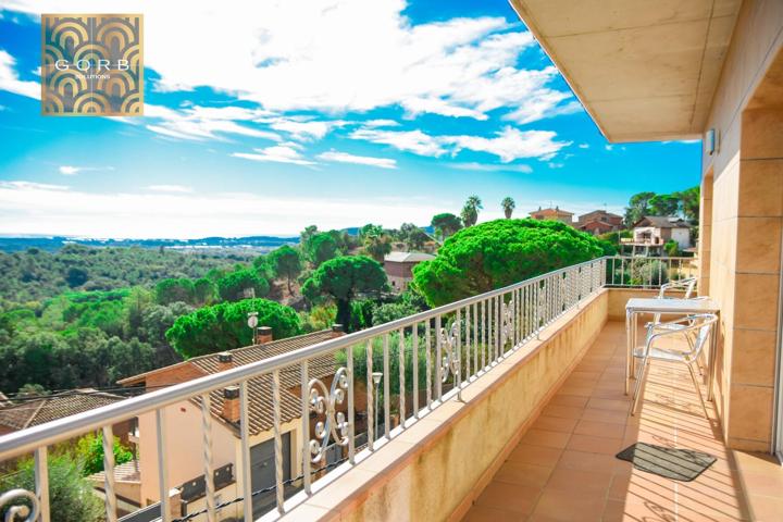 CASA A CUATRO VIENTOS DE OBRA SEMINUEVA CON VISTAS A MAR Y JARDÍN! photo 0