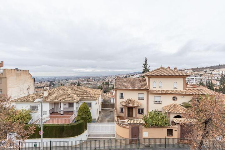 Piso de 3 dormitorios con vistas a Granada (Barrio de Monachil) photo 0
