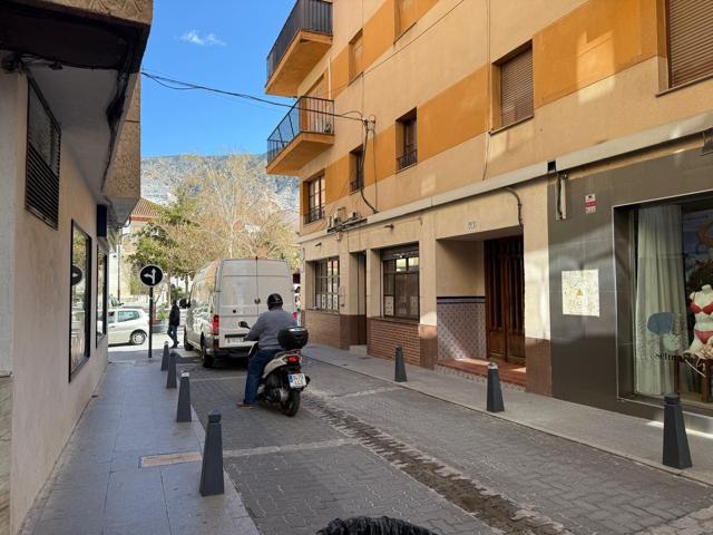 ¡SE ALQUILA LOCAL EN DURCAL CENTRO! photo 0