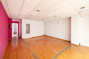 Local comercial en zona Caleta - Plaza de Toros, junto a Juzgados y Hospitales. photo 0