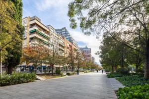 Local comercial en Avda. Constitución photo 0