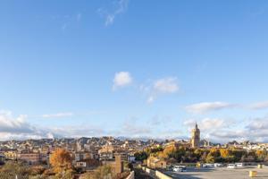 SE VENDE FINCA OPORTUNIDAD ÚNICA EN GUADIX – 3.028 m2 LLANO | 138 m2 CONSTRUIDOS | RECREO, EVENTOS, HÍPICA. photo 0