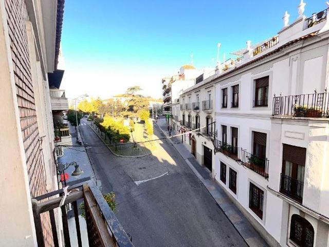 PISO EN PLAZA DE COLÓN, CON ASCENSOR. TRES DORMITORIOS. photo 0