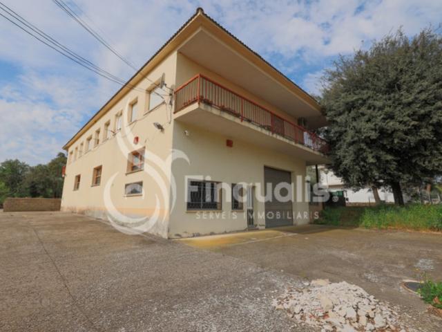 Industrial En venta en Santa Eulàlia De Ronçana photo 0