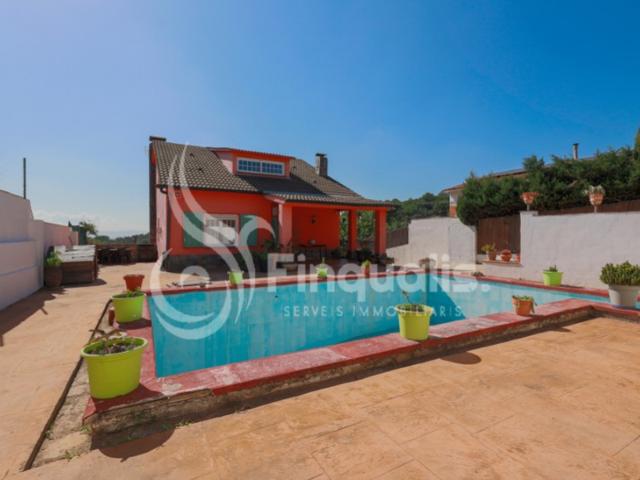 Casa En venta en Santa Eulàlia De Ronçana photo 0