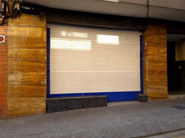 Local comercial en venta o alquiler en calle Sant Josep, 8-10 - Esplugues de Llobregat photo 0