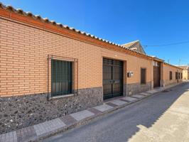 Casa En venta en Mora, Mora photo 0