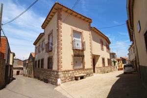 CHALET -ALQUILER CON OPCIÓN A COMPRA - 446 m² construidos (357 m² útiles) en Valdeverdeja, photo 0