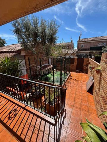 chalet en perfecto estado con piscina y 4 dormitorios en carranque-(Castilla-La Mancha) photo 0