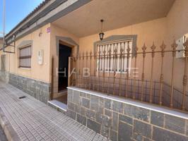 Casa adosada en venta en Núcleo(03190) photo 0
