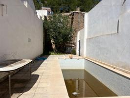 OPORTUNIDAD PARA TENER TU CASA CON PISCINA EN EL CENTRO DE LA POBLACIÓN! photo 0