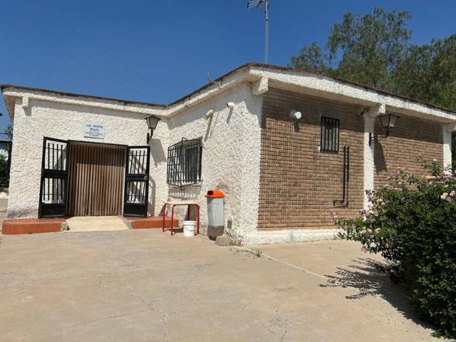 Se vende club deportivo en la Urb El regalón de Lliria. La propiedad es del año 1980, consta de un total de 980m constru photo 0