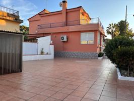 Se vende chalet independiente en La Cañada, Paterna. La vivienda consta de 260m construidos. Parcela de 700m,piscina con photo 0