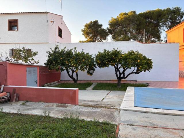 Se vende chalet independiente en La Cañada, Paterna. La vivienda consta de 260m construidos. Parcela de 700m,piscina con photo 0