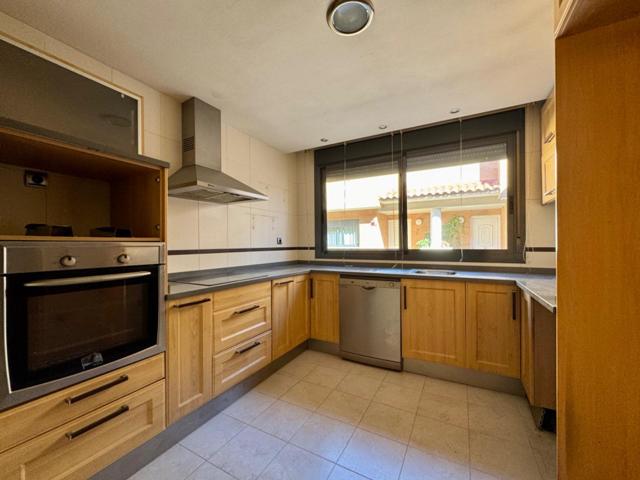 Se vende Adosado en Fuentes de Ebro photo 0