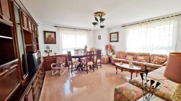 SE VENDE BUNGALOW ADOSADO DE 3 PLANTAS CON ASCENSOR EN PETRER photo 0