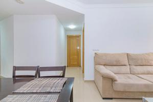 Amplio y luminoso piso en Guadix con 2 habitaciones, 2 terrazas, plaza de garaje y trastero photo 0