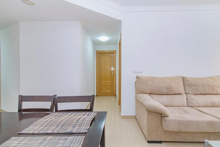Amplio y luminoso piso en Guadix con 2 habitaciones, 2 terrazas, plaza de garaje y trastero photo 0