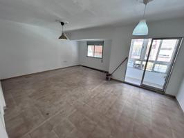 Amplio piso en Torrefiel, Valencia - 1º Sin Ascensor - Ideal para vivir o invertir 🏡✨ photo 0