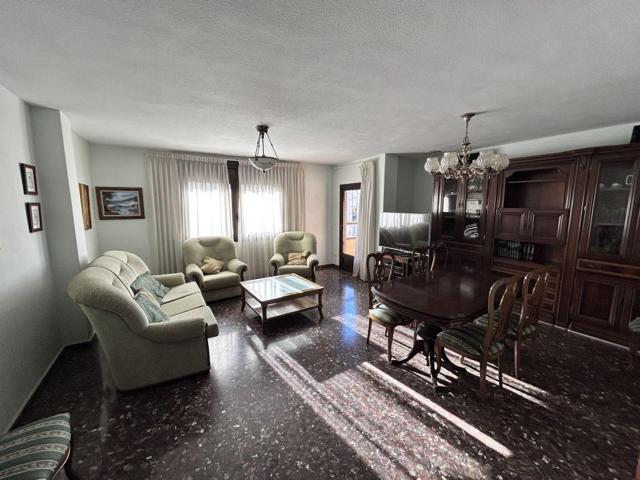 Amplio y Soleado Piso Familiar en Campanar, Valencia photo 0