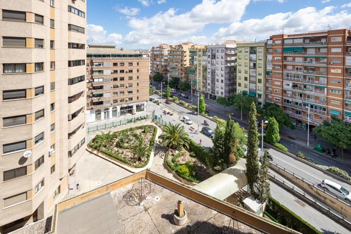 ¿BUSCABA UN PISO AMPLIO, CON PLAZA DE GARAJE, TRASTERO, GRAN SALÓN Y MUCHA LUZ? photo 0