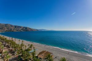 ¡Apartamento en Primera Línea de Playa en Velilla, Almuñécar! photo 0