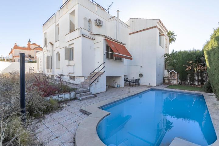 ESPECTACULAR CHALET EN LA URB. VILLAS BLANCAS photo 0