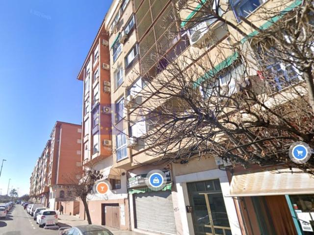 Local En venta en Cáceres photo 0