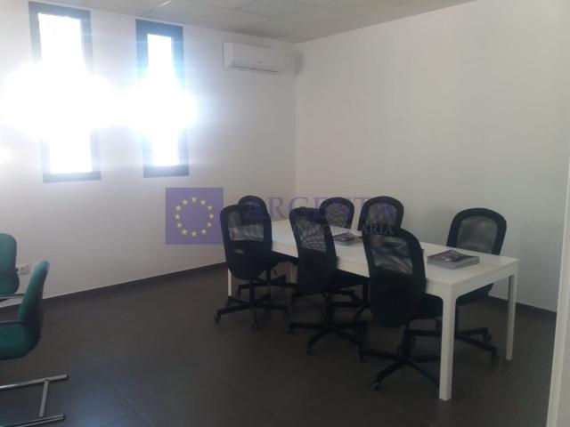 Local En venta en Cáceres photo 0