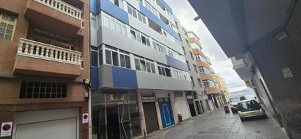 📍 Atico Estudio en alquiler en primera línea de Las Canteras – solo larga temporada photo 0