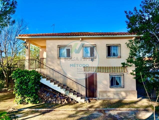 Gran Oportunidad en Godelleta: Chalet con Parcela de 2.600 m², Mucho Potencial y Precio Atractivo photo 0