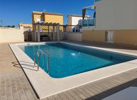 Casa con parcela de más de 3.000 m², piscina y vistas al mar, en Urbanización Oliva Playa photo 0