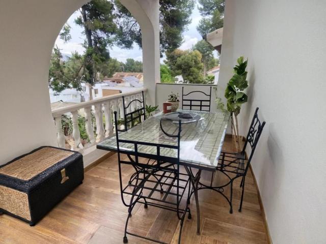 Triplex con jardín, piscina y garaje doble en Santa Apolonia – 233 m² de diseño y confort photo 0