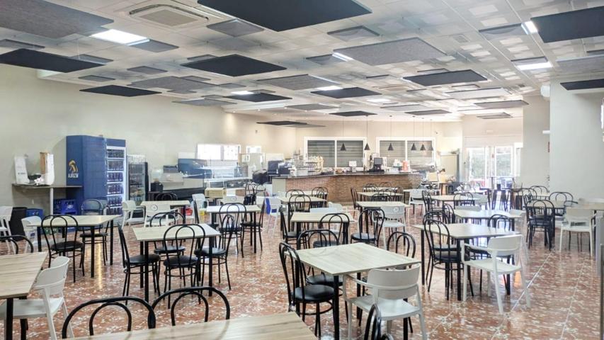 RENTABLE RESTAURANTE EN TRASPASO EN POLÍGONO HORTA SUD, VALENCIA photo 0