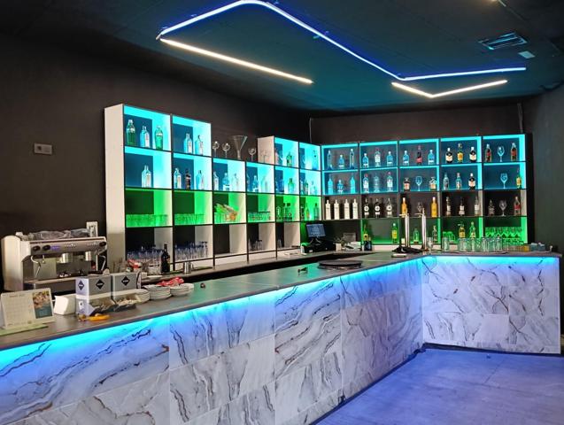 Restaurante en traspaso en zona peatonal, esquina, junto a Valencia. photo 0