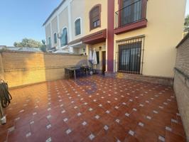 Gran adosado en venta en La Palma del Condado photo 0