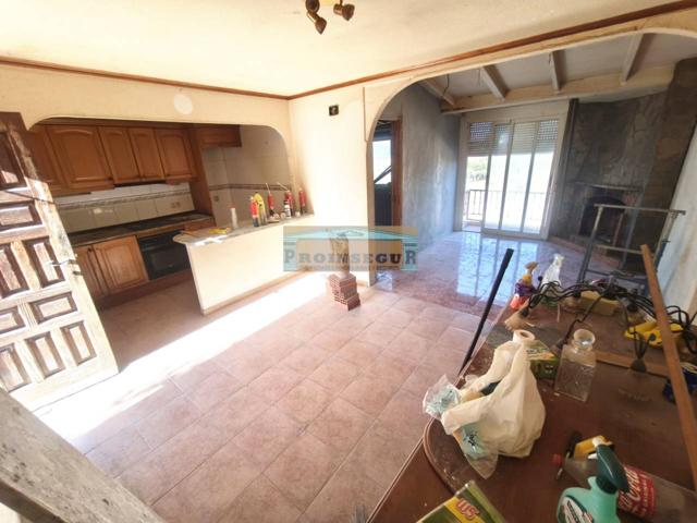 Se Vende Casa de Campo para Reformar con Piscina en Villafranco photo 0