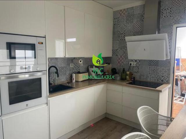 Tu Nuevo Hogar en el Centro: Piso Amplio, Céntrico y con Trastero photo 0