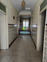 ¡Vivienda con Gran Potencial: ¡Hazla Tuya en el Centro de la Ciudad! photo 0