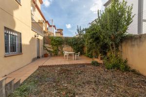 Unifamiliar Pareada En venta en Gojar, Gojar photo 0