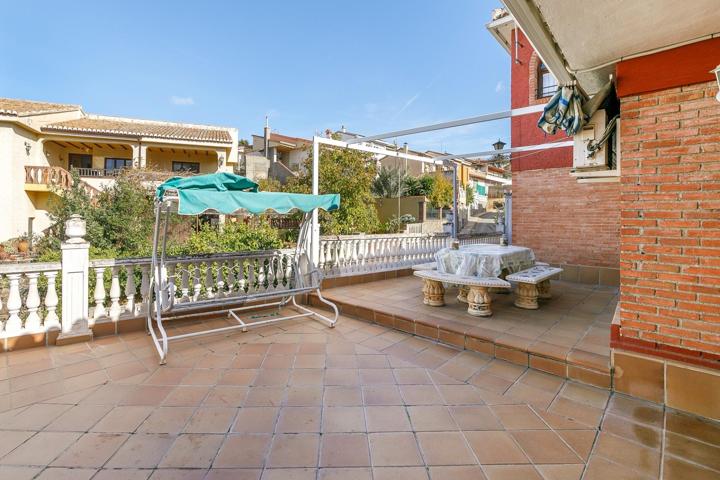Unifamiliar En venta en Ayuntamiento, Huetor Vega photo 0