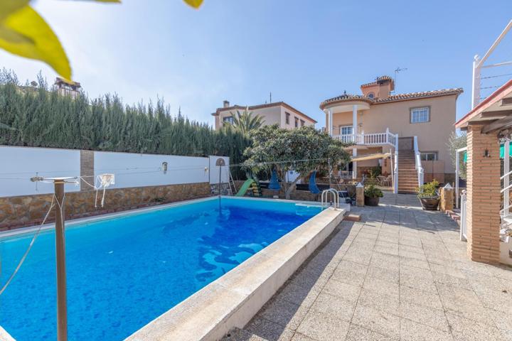 Casa En venta en Urb. El Arenal, Alhendin photo 0