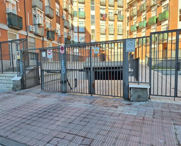 Parking Subterráneo En venta en Villa De Vallecas, Madrid photo 0