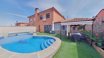 ¡DISPONIBLE!! Se Vende este precioso chalet pareado con piscina en Torrejón del Rey. photo 0