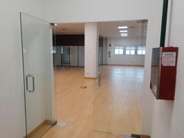 Se ALQUILA OFICINA, perfecta para establecer tu negocio de unos 131 m2 photo 0